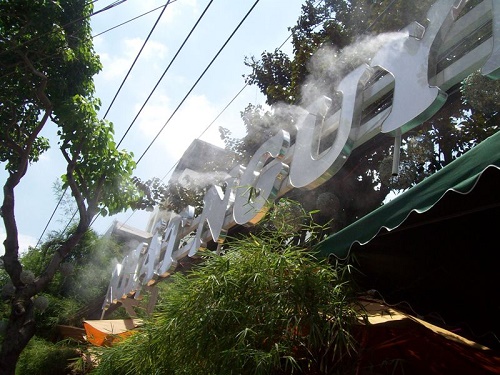 phun-suong-quan-cafe